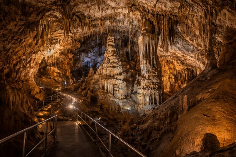 Visitar las cuevas de Collbató (Coves del Salnitre)