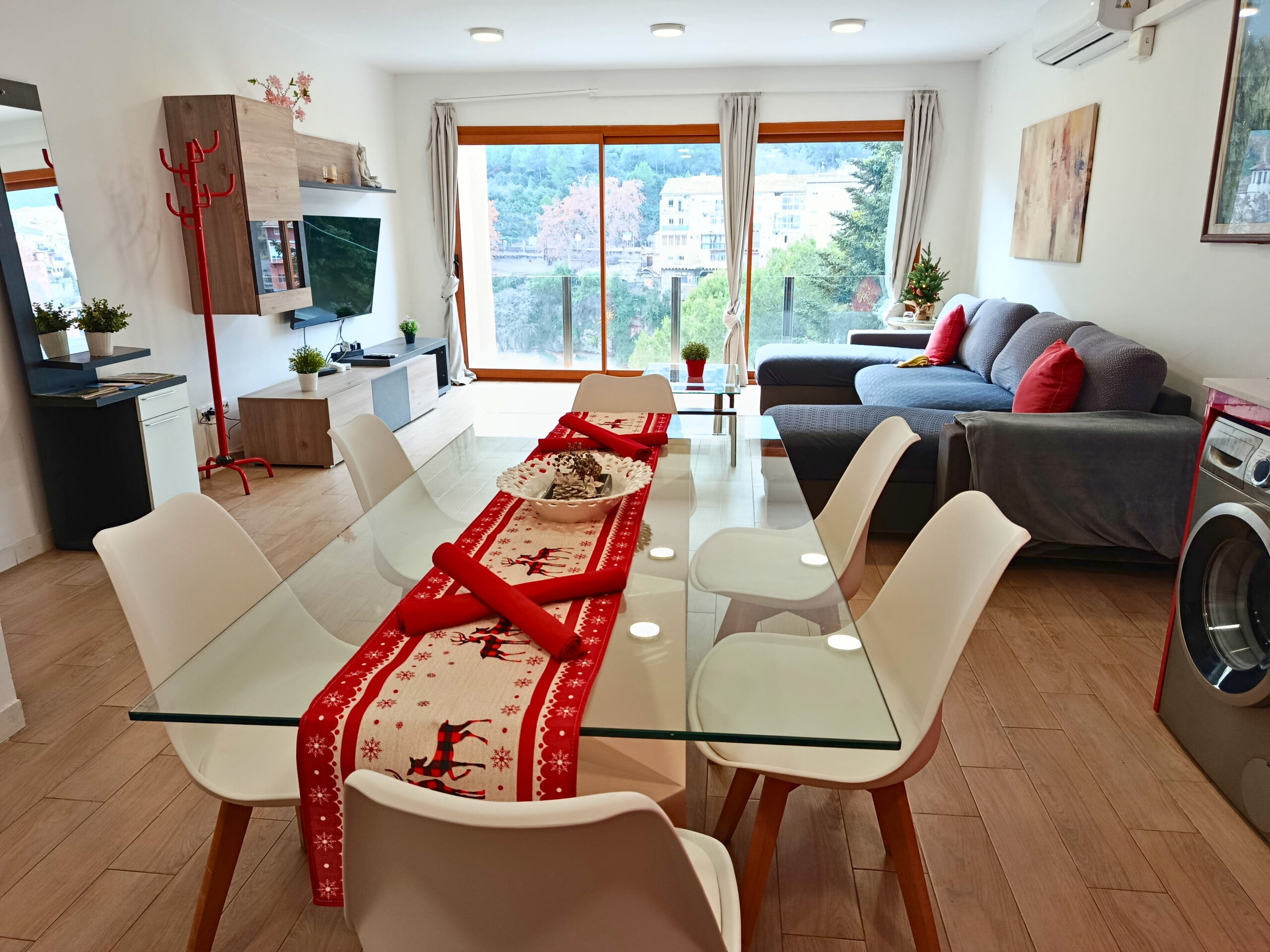 Imagen del alojamiento Montserrat Paradise Apartment y su entorno cerca de la montana de Montserrat.